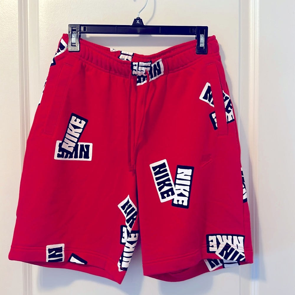 Nike Men's Sportswear Essentials Shorts,  Mens Small, Red